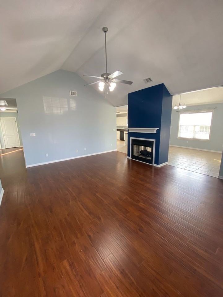 304 Wynfield Ln - Photo 2 of 17