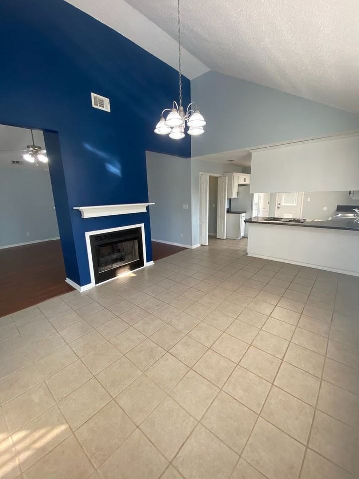 304 Wynfield Ln - Photo 4 of 17