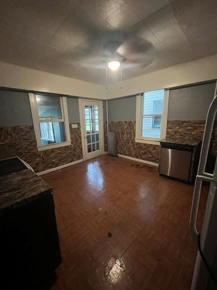 334 E Ludlow St - Photo 6 of 14