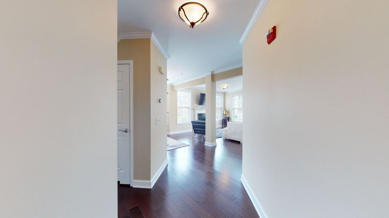 1423 N Rhodes St - Photo 6 of 32