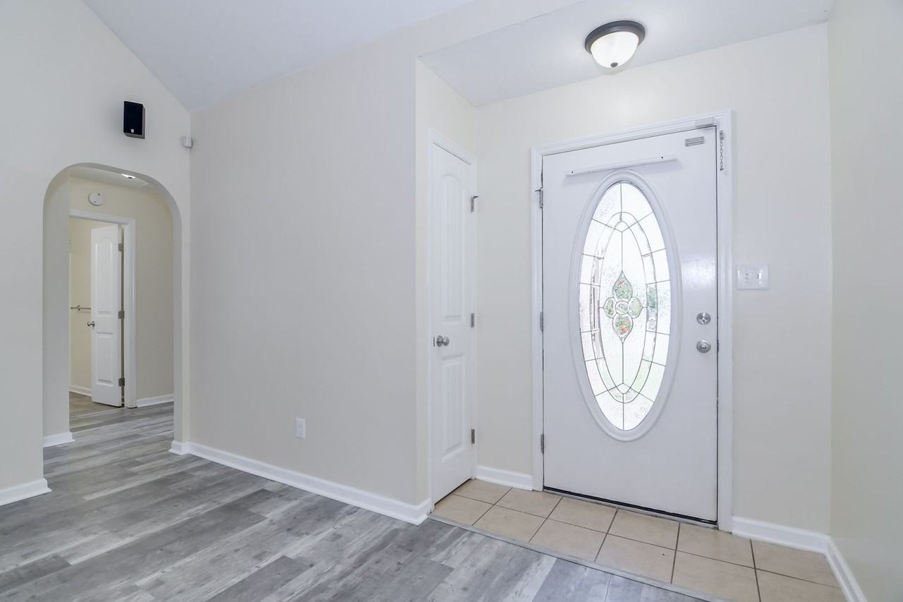 952 Arbor Springs Cir - Photo 4 of 25