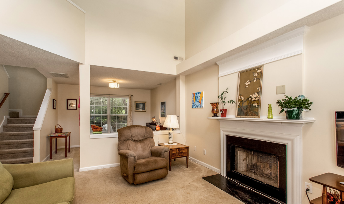 9215 Erinsbrook Dr - Photo 3 of 23
