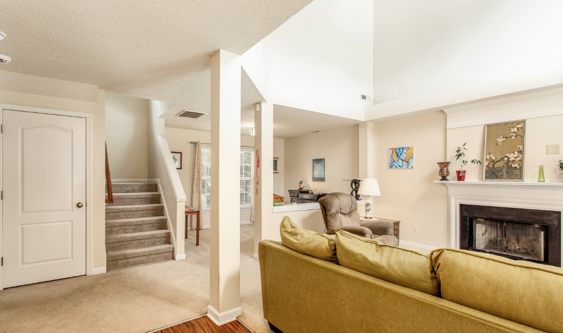 9215 Erinsbrook Dr - Photo 4 of 23