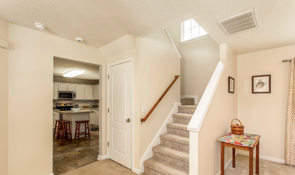 9215 Erinsbrook Dr - Photo 5 of 23