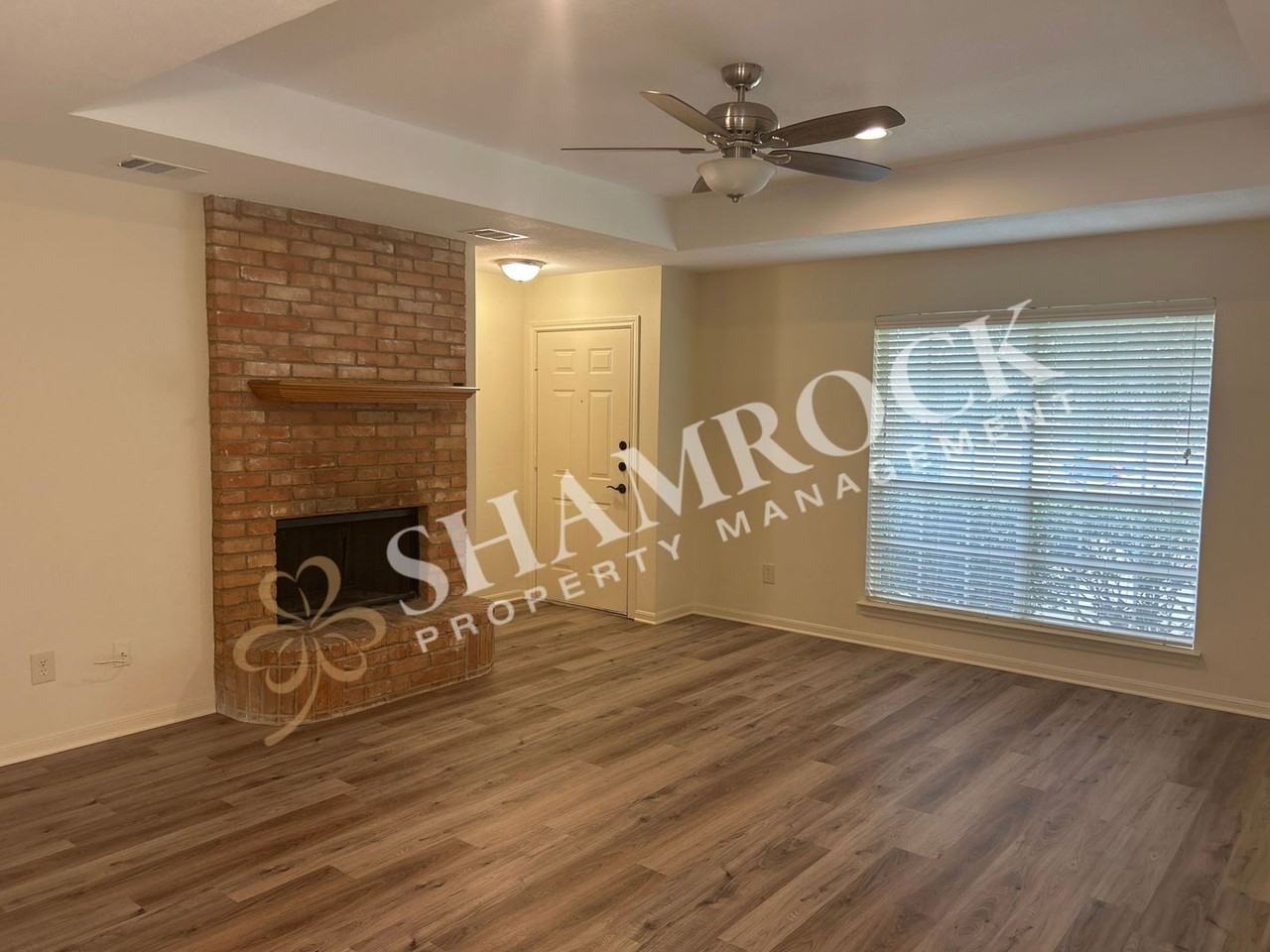 1017 Parkview Cir - Photo 2 of 11