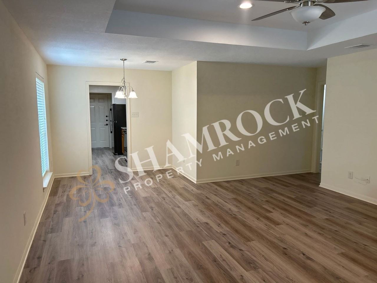1017 Parkview Cir - Photo 3 of 11
