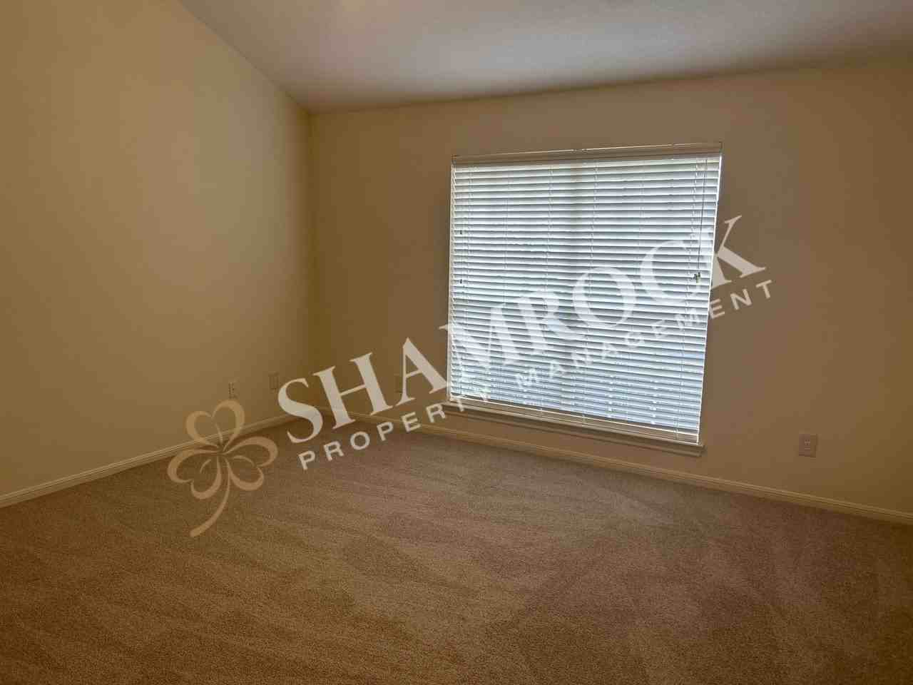 1017 Parkview Cir - Photo 7 of 11