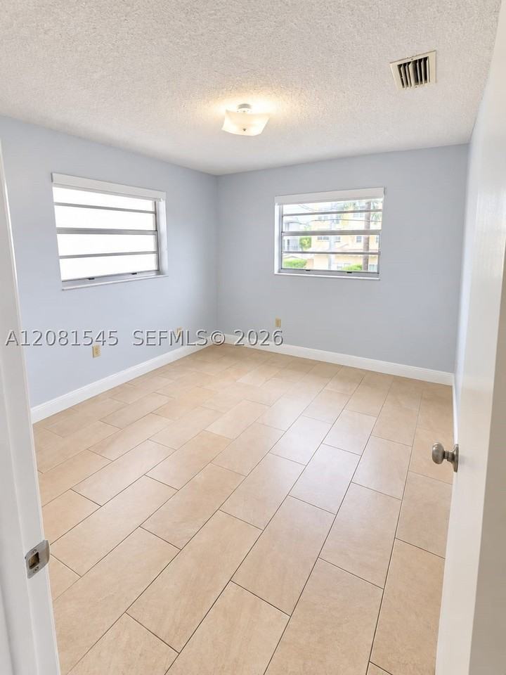 1575 Nw 1st St #3 - Photo 5 of 9