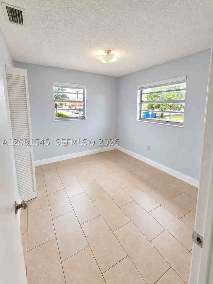 1575 Nw 1st St #3 - Photo 6 of 9