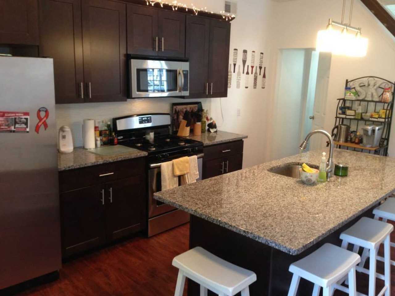 1009 Bradish St - Photo 4 of 19