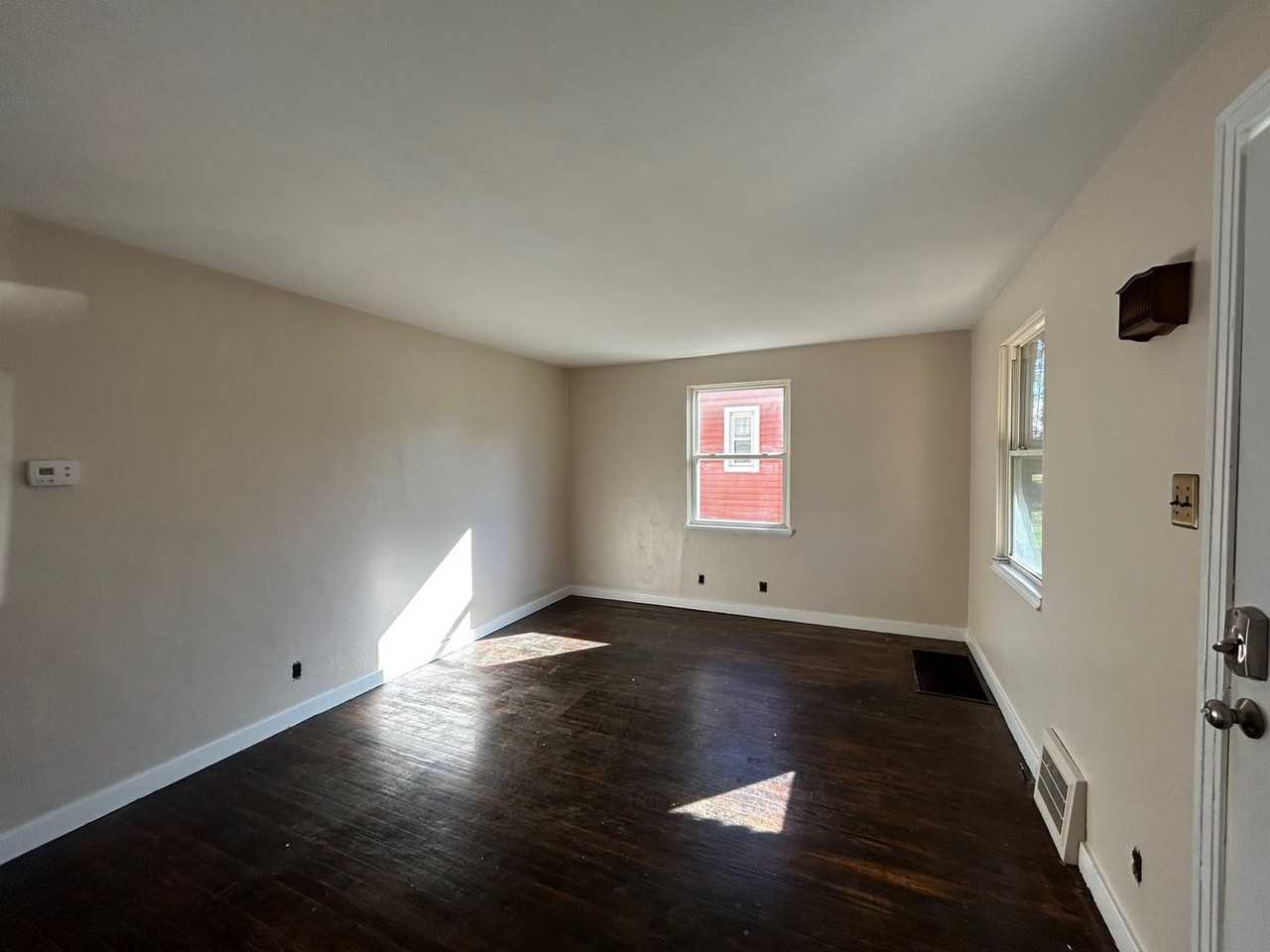 742 Frank St - Photo 3 of 15