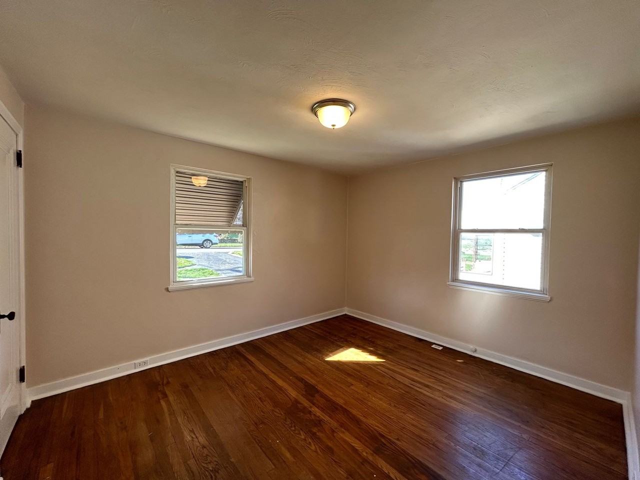742 Frank St - Photo 6 of 15