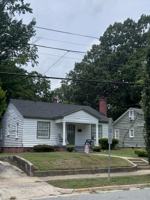 featured image of 208 S Summit St