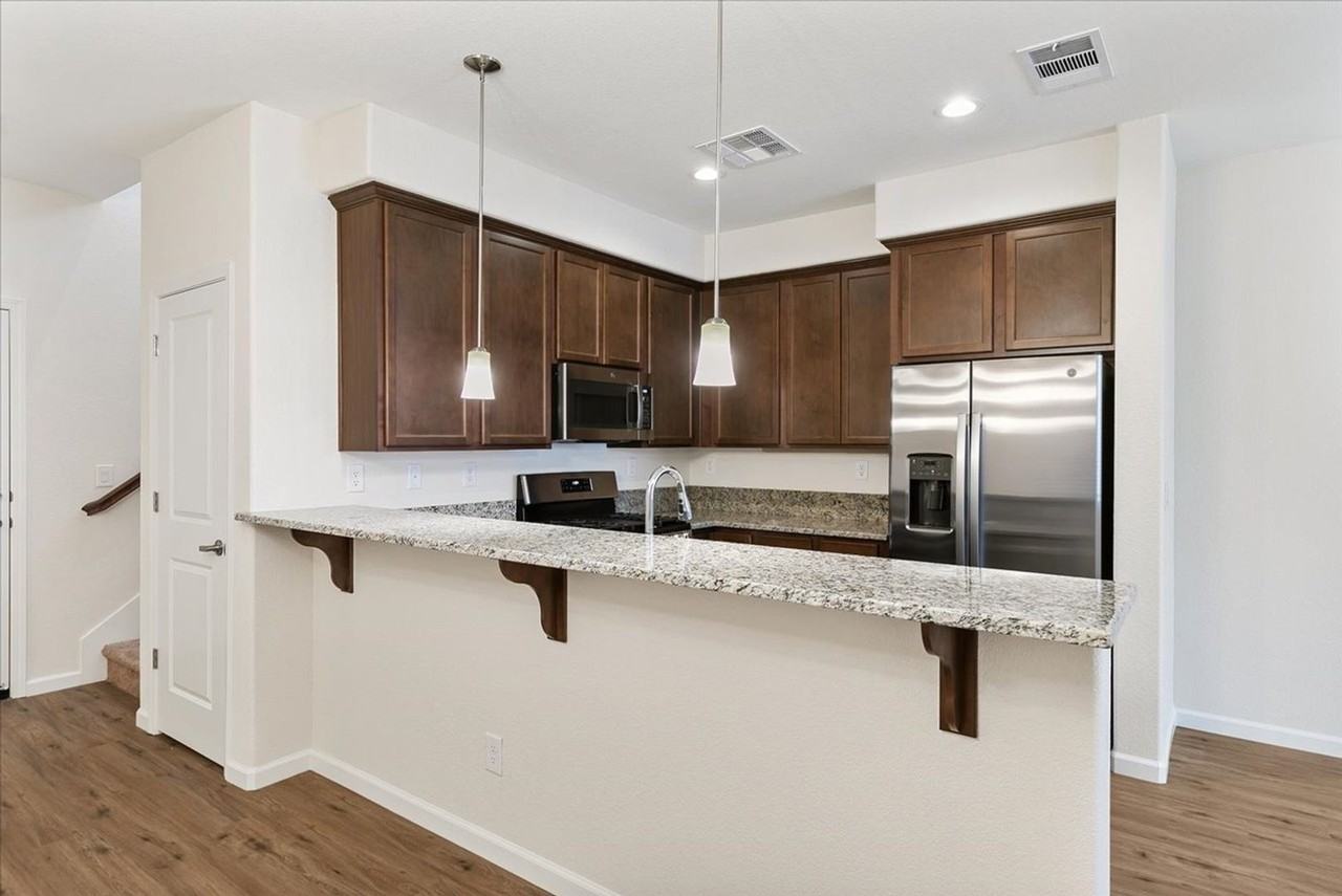 2289 Shady Canyon Dr - Photo 5 of 30