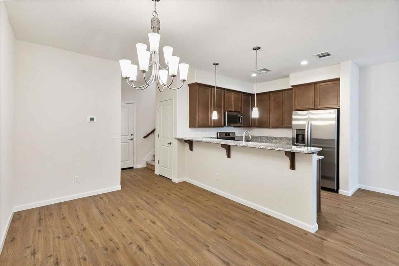 2289 Shady Canyon Dr - Photo 6 of 30