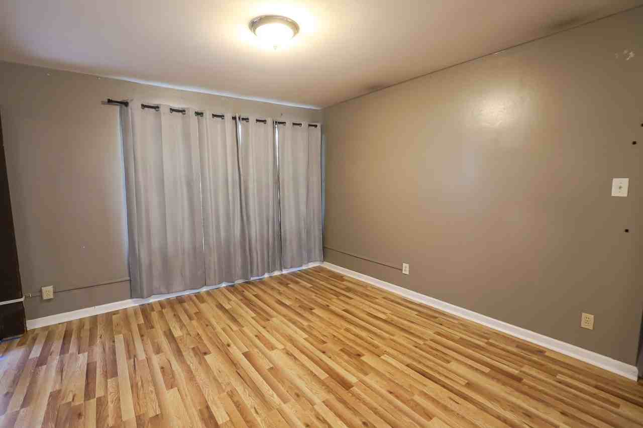 1224 George St Ne - Photo 6 of 17