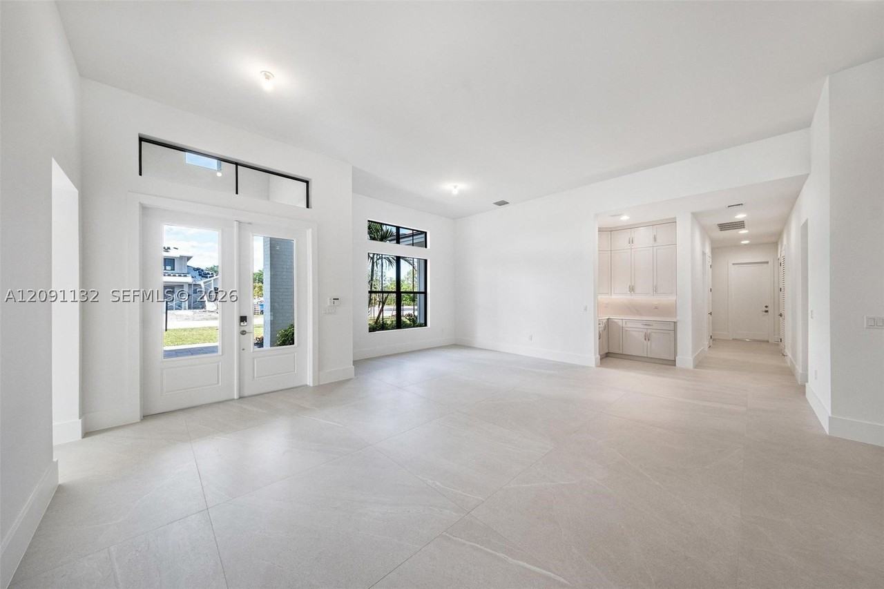 11900 Sw 14th Pl - Photo 3 of 30