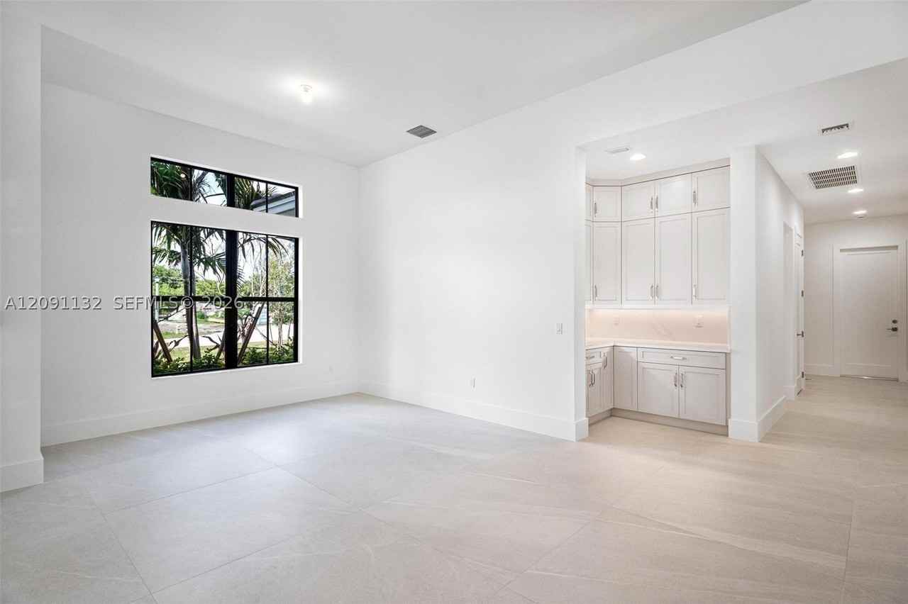11900 Sw 14th Pl - Photo 4 of 30