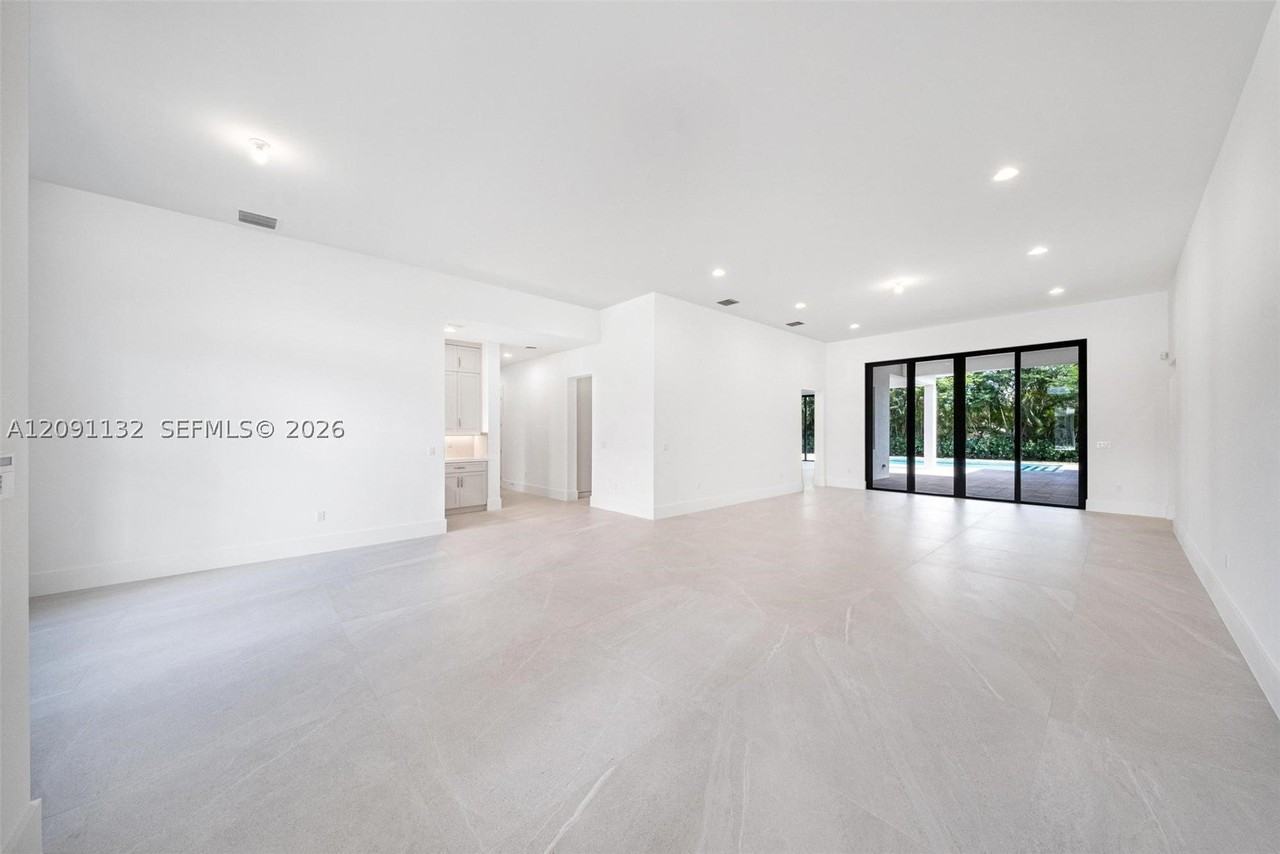 11900 Sw 14th Pl - Photo 5 of 30