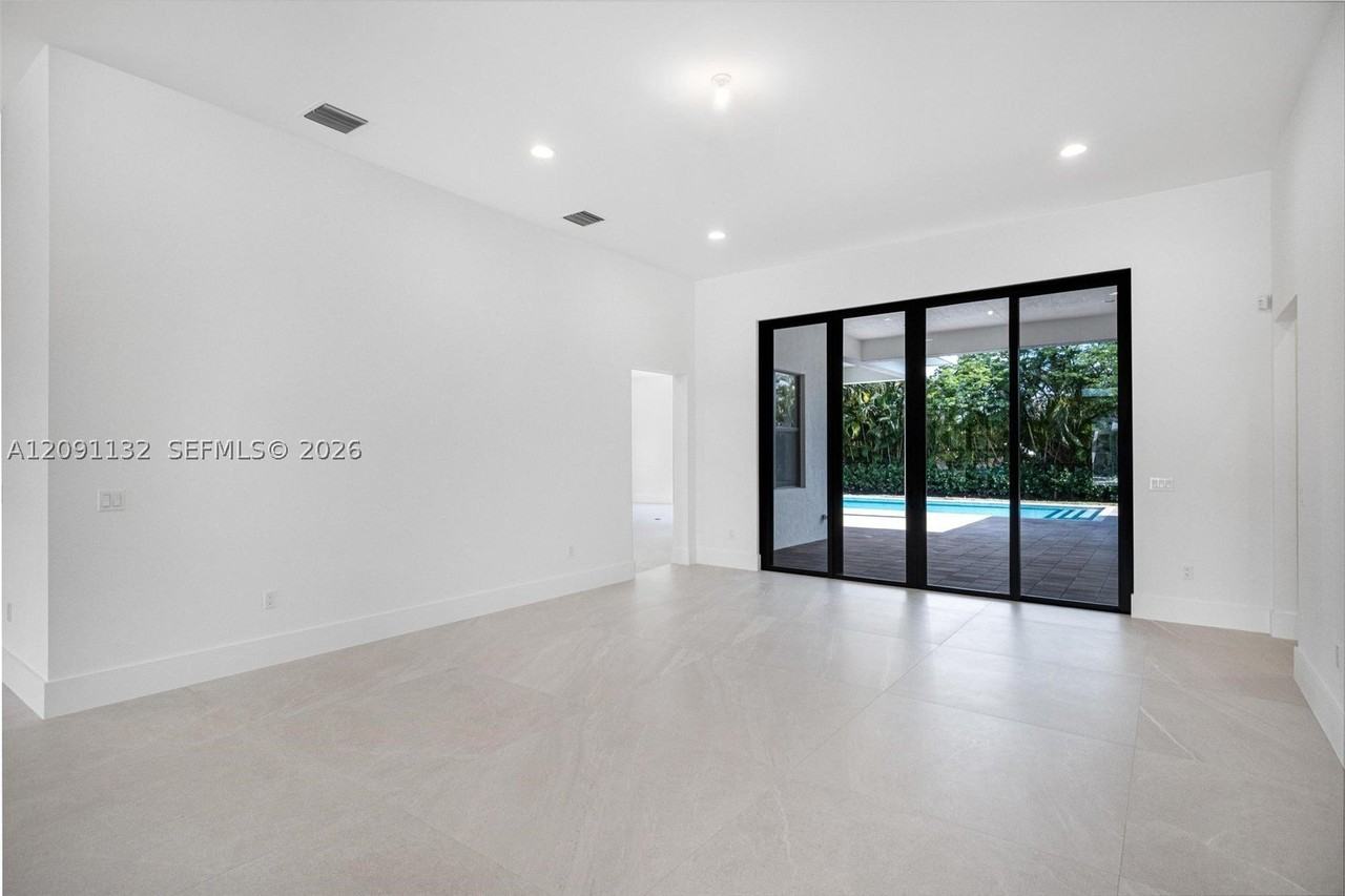 11900 Sw 14th Pl - Photo 6 of 30
