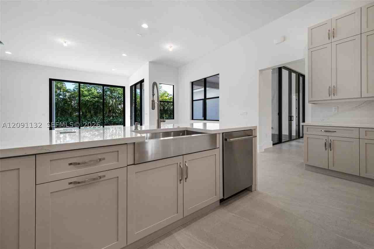 11900 Sw 14th Pl - Photo 7 of 30
