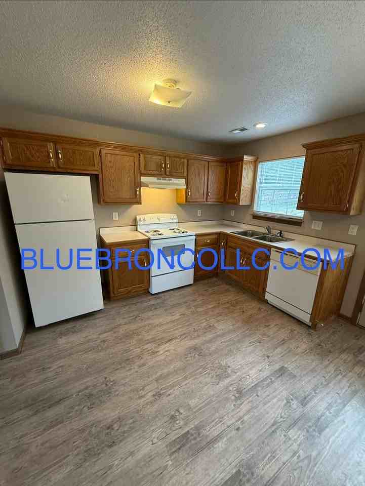 613 Willow Ln #B - Photo 3 of 8