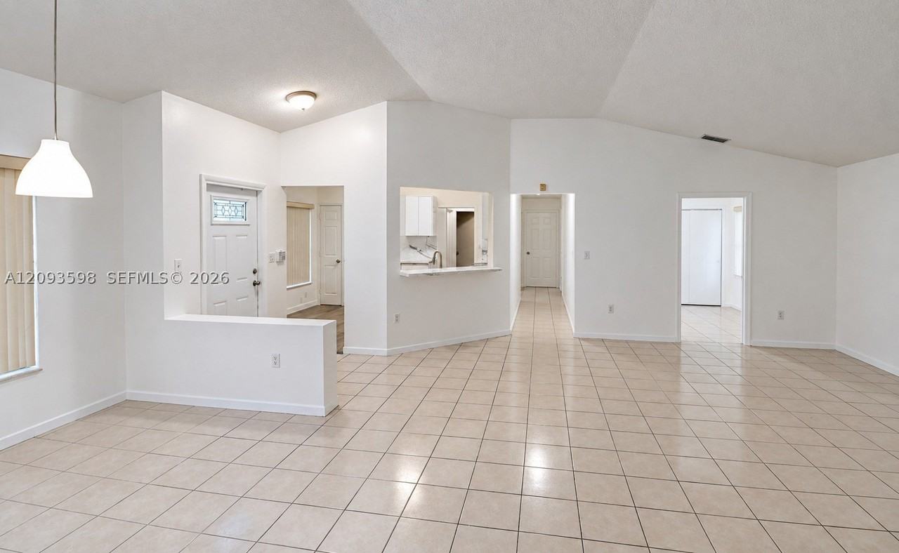 18825 Nw 52nd Ct - Photo 4 of 22