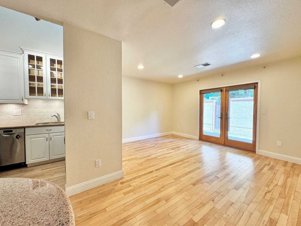 966 Q St - Photo 5 of 21