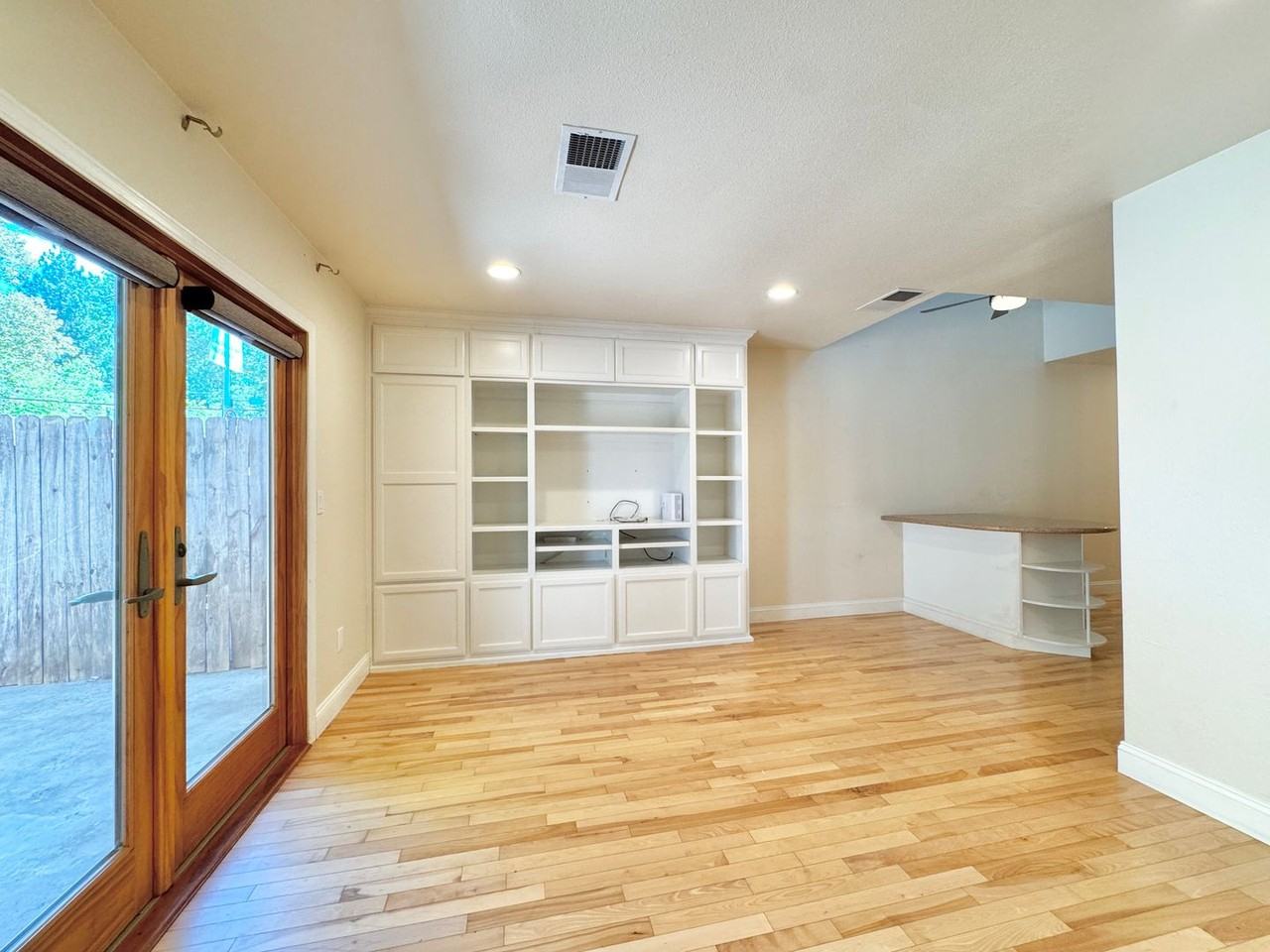966 Q St - Photo 6 of 21