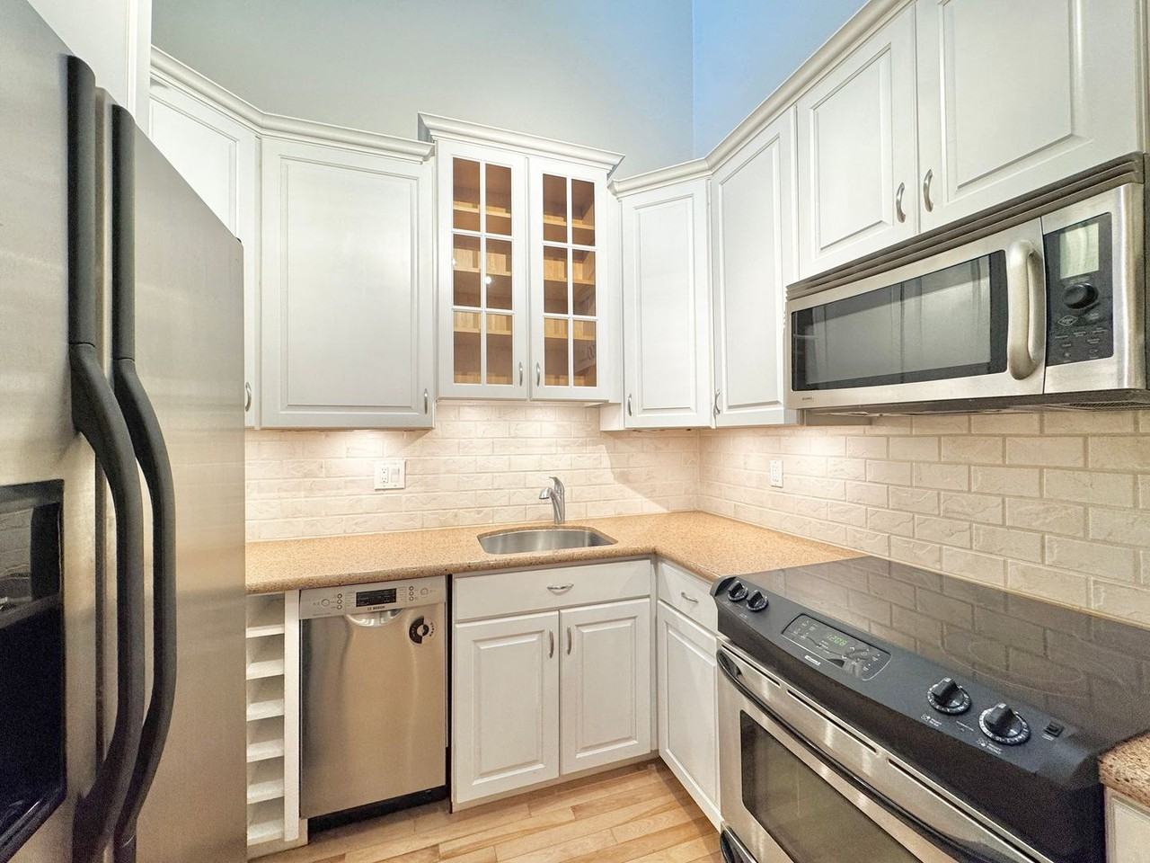 966 Q St - Photo 4 of 21