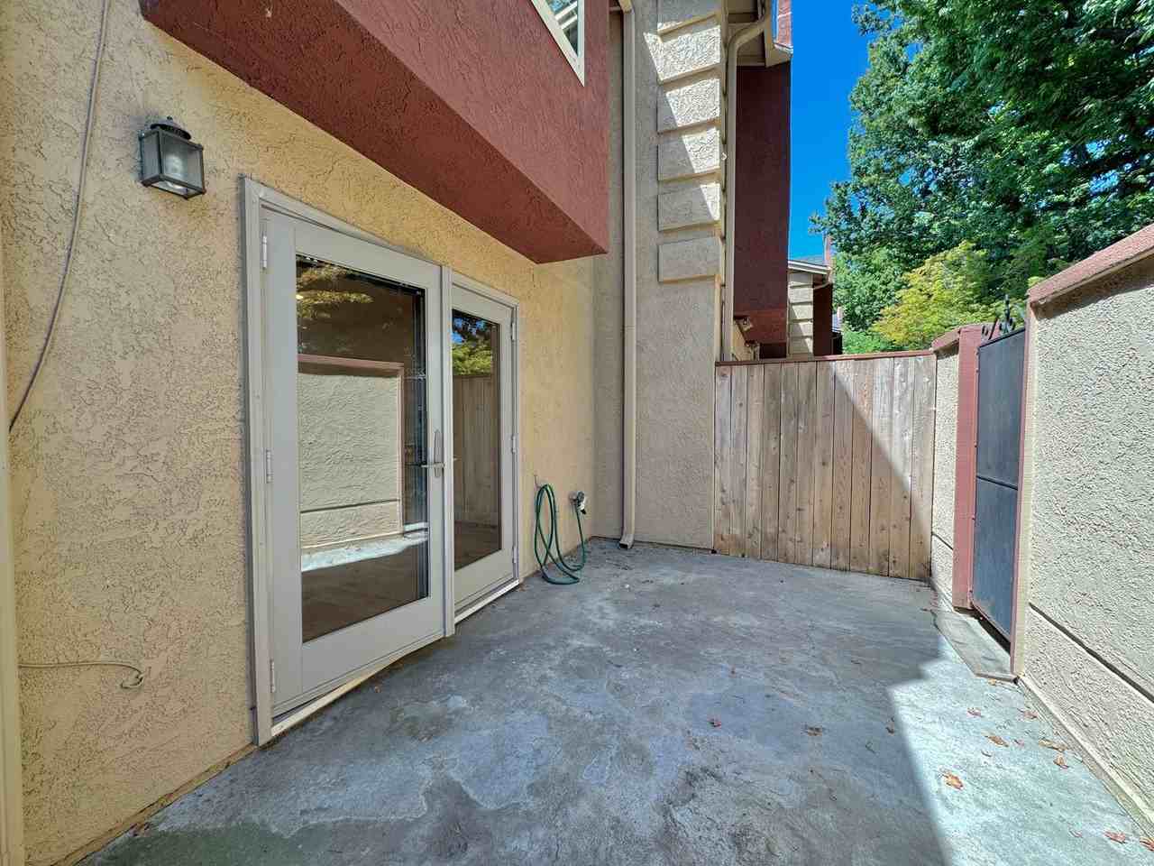 966 Q St - Photo 7 of 21