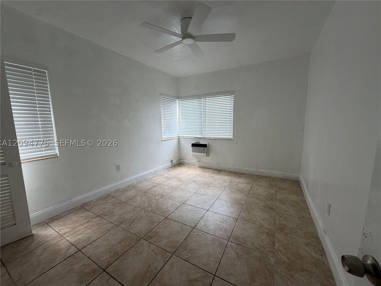 738 15th St #B2 - Photo 4 of 7