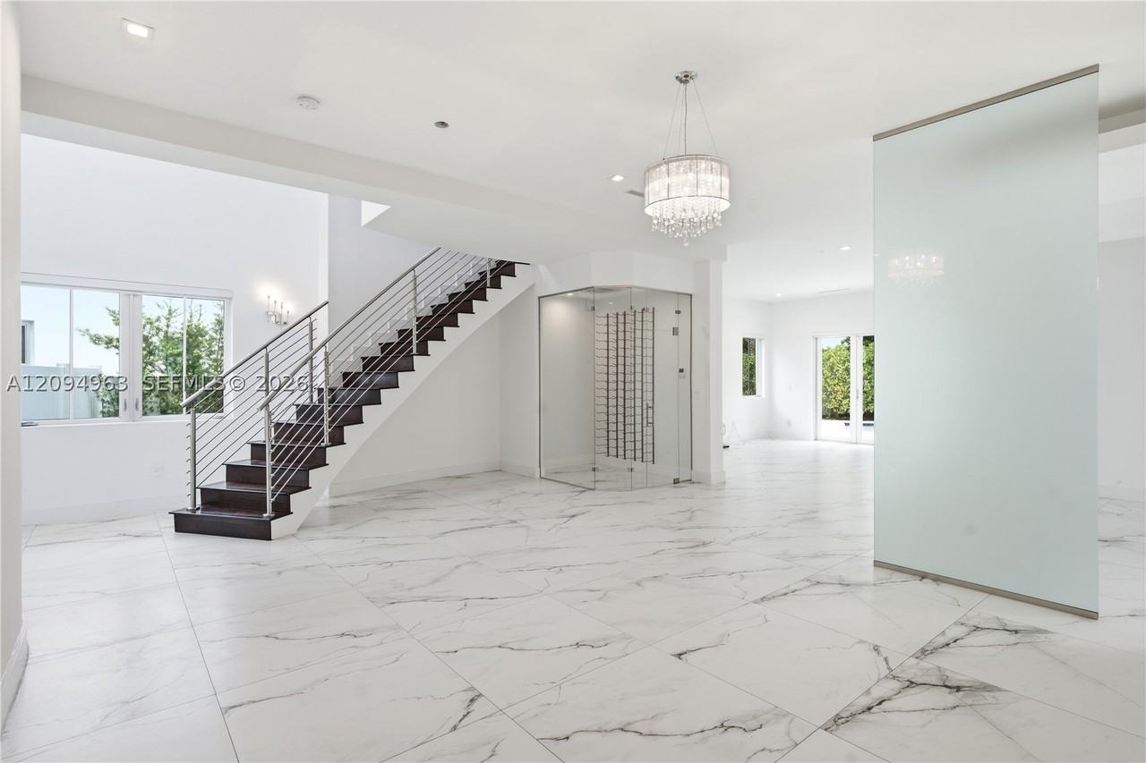 8221 Nw 34th Dr - Photo 4 of 50
