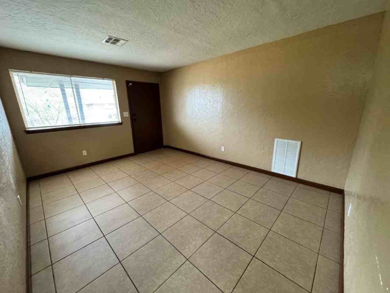 709 Sw 4th Pl - Photo 3 of 12
