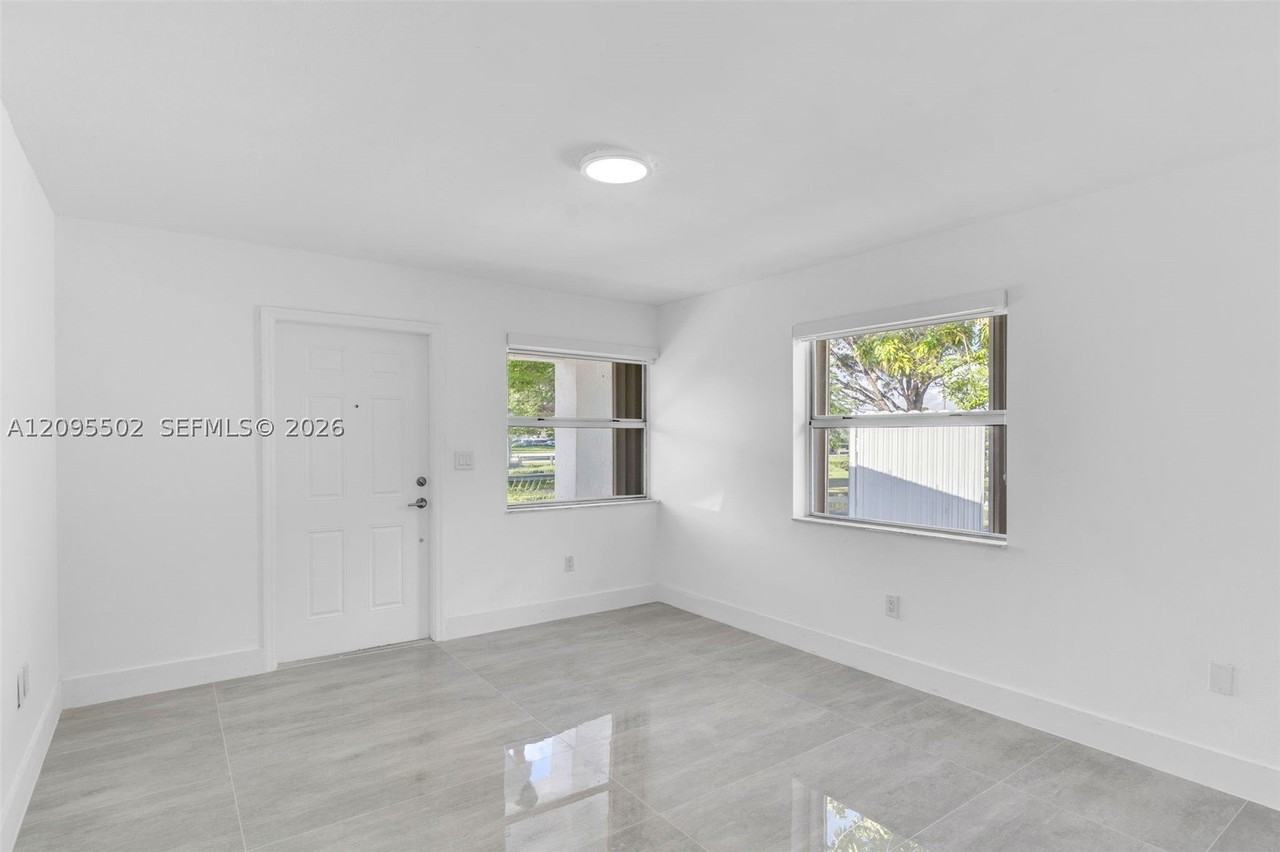 9999 Nw 25th Ter - Photo 7 of 32