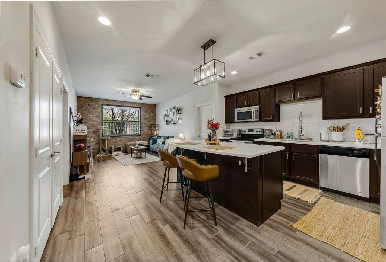 1026 Foster Avenue - Photo 4 of 20