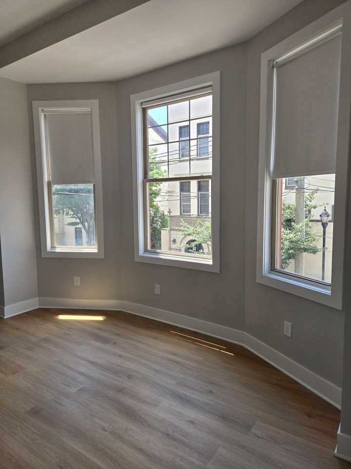 800 N Orange St - Photo 4 of 8