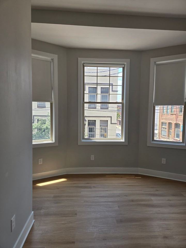 800 N Orange St - Photo 5 of 8