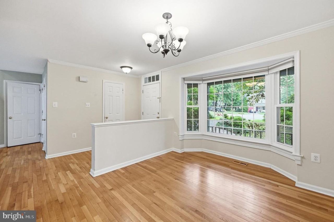 1649 Bennington Hollow Ln - Photo 2 of 18