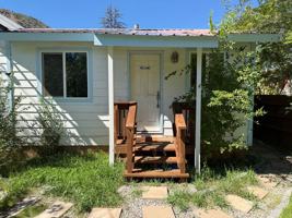featured image of 146 E 4th Ave