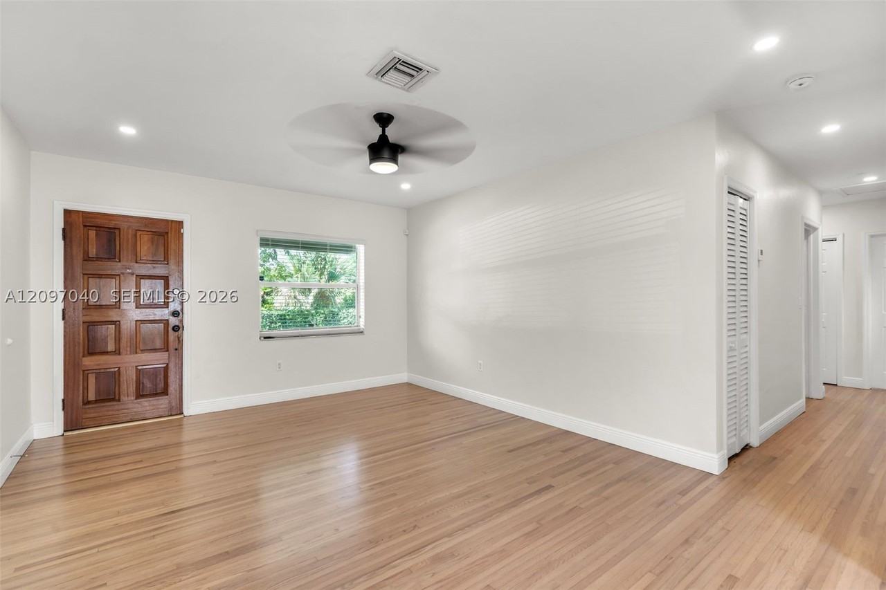 4390 Sw 10th St #4390 - Photo 7 of 39