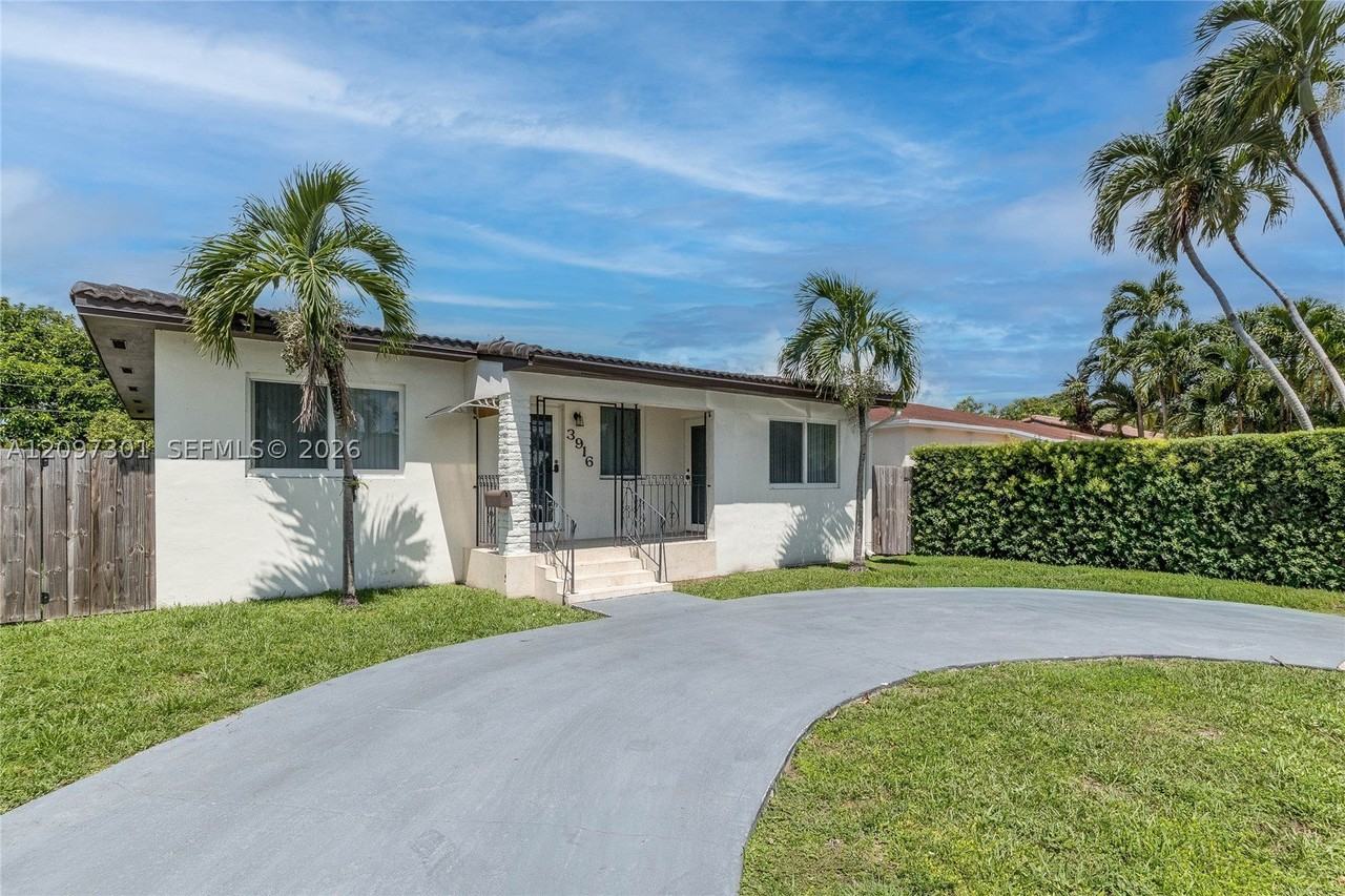 3916 Sw 58th Ave - Photo 2 of 26