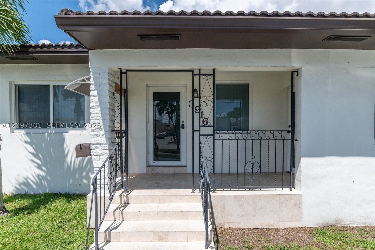 3916 Sw 58th Ave - Photo 3 of 26