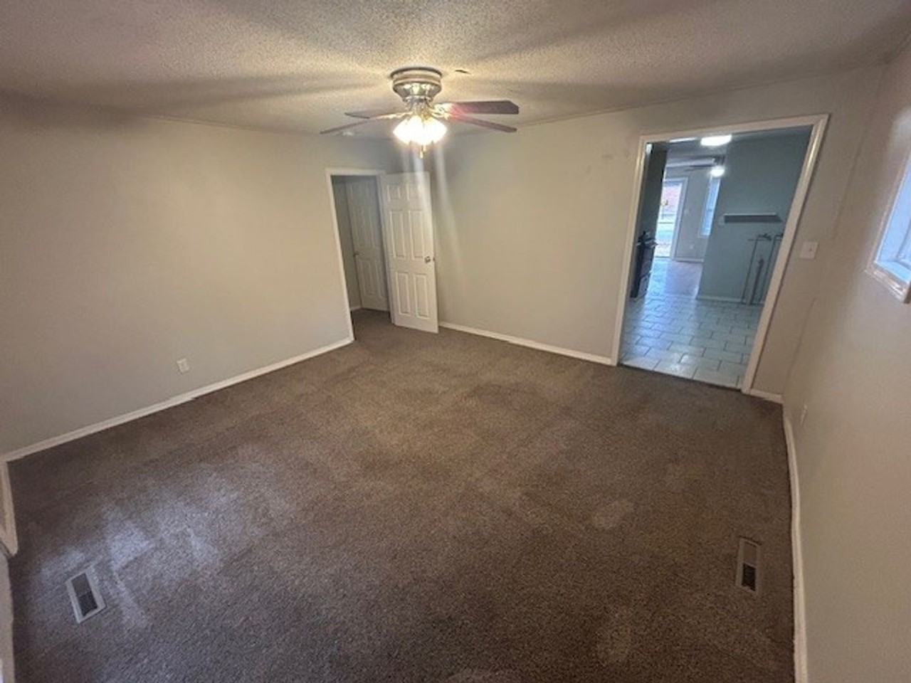 1024 S Edgemoor St - Photo 4 of 15
