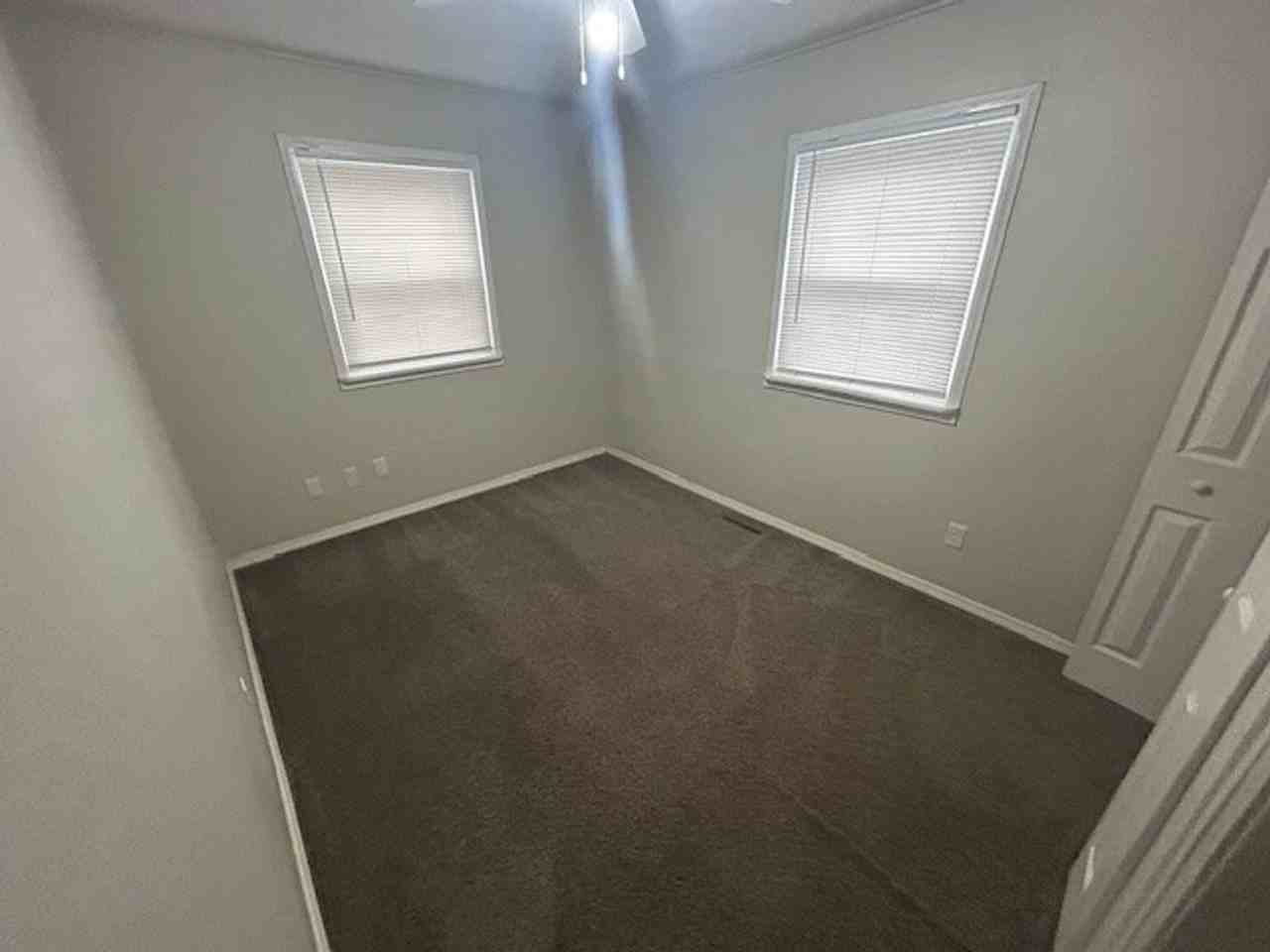 1024 S Edgemoor St - Photo 6 of 15