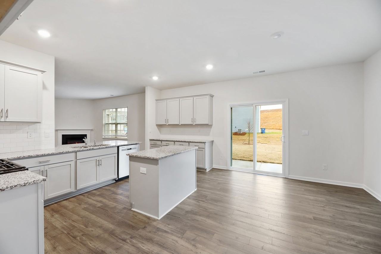 159 Scotsway Ct #1 - Photo 6 of 35