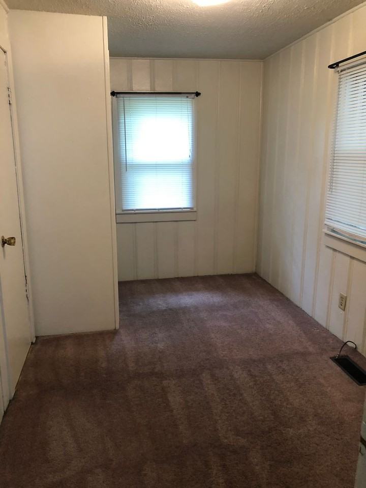 202 E 15th St - Photo 5 of 5
