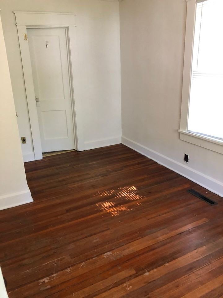 207 E 12th St - Photo 2 of 8