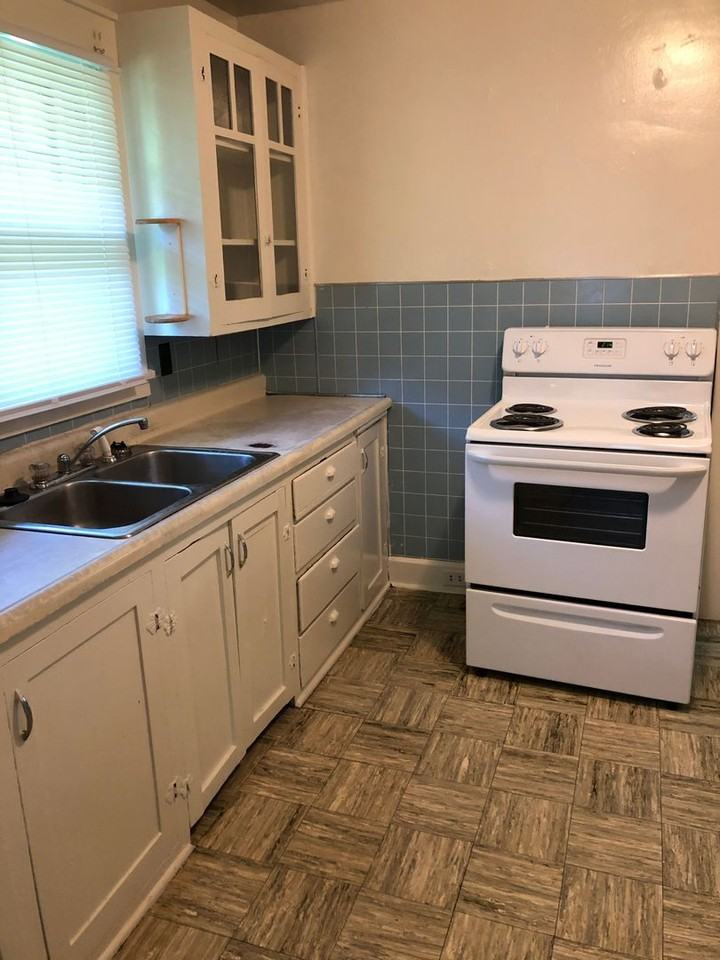 207 E 12th St - Photo 5 of 8