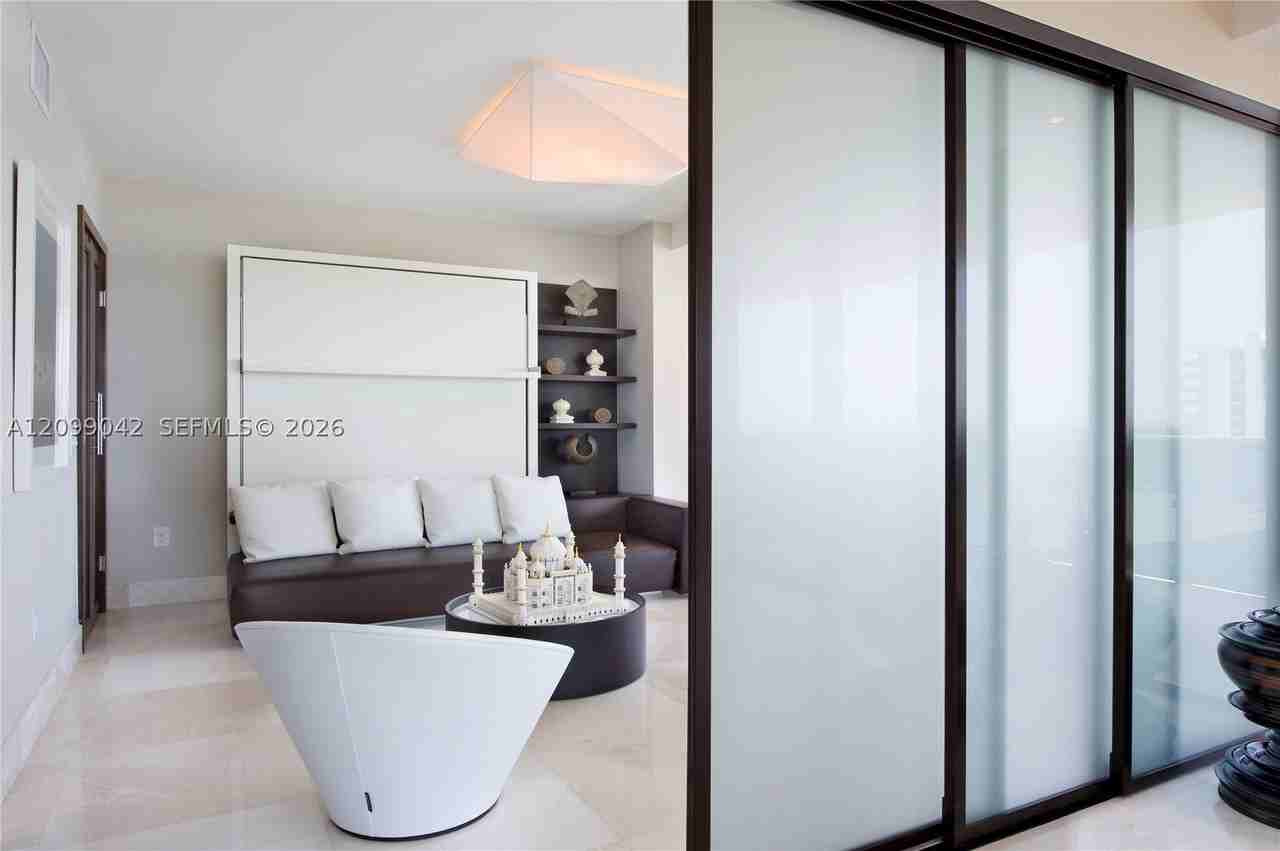 5875 Collins Ave #1008 - Photo 4 of 23